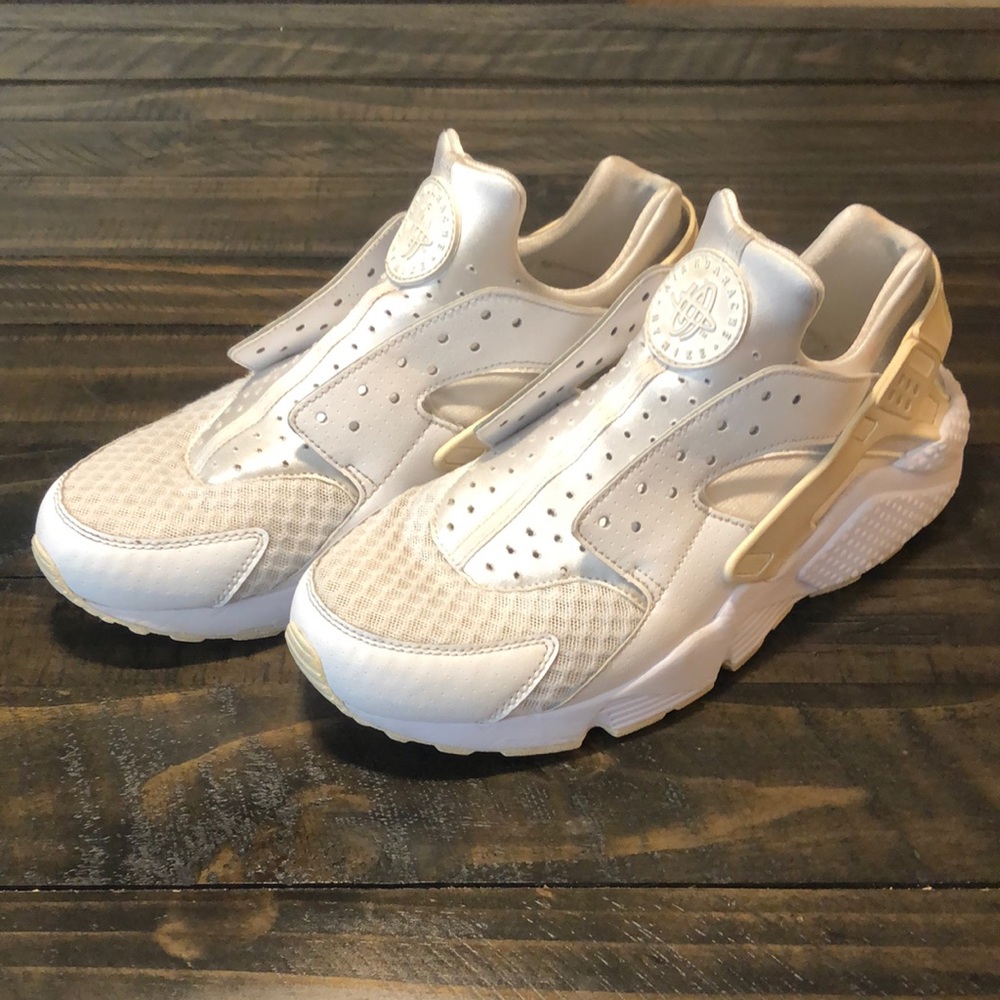 NIKE AIR HUARACHE white/cream 10.5 womens